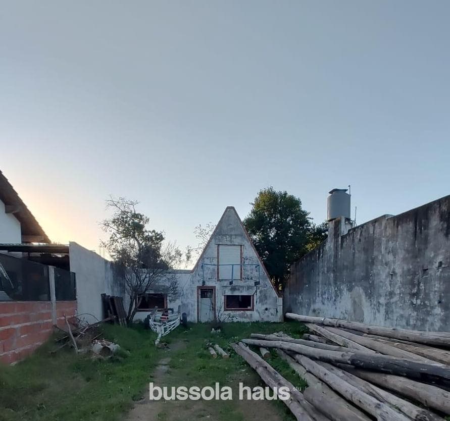 House for Sale in Need of Renovation in Escobar