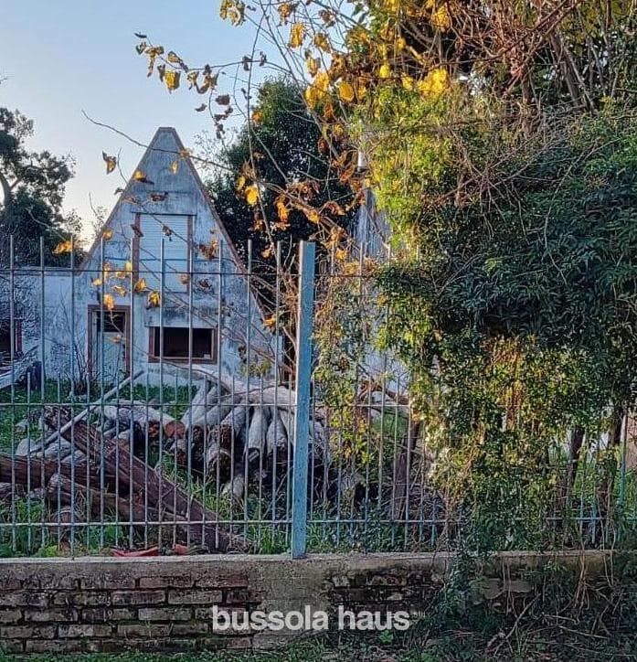 House for Sale in Need of Renovation in Escobar