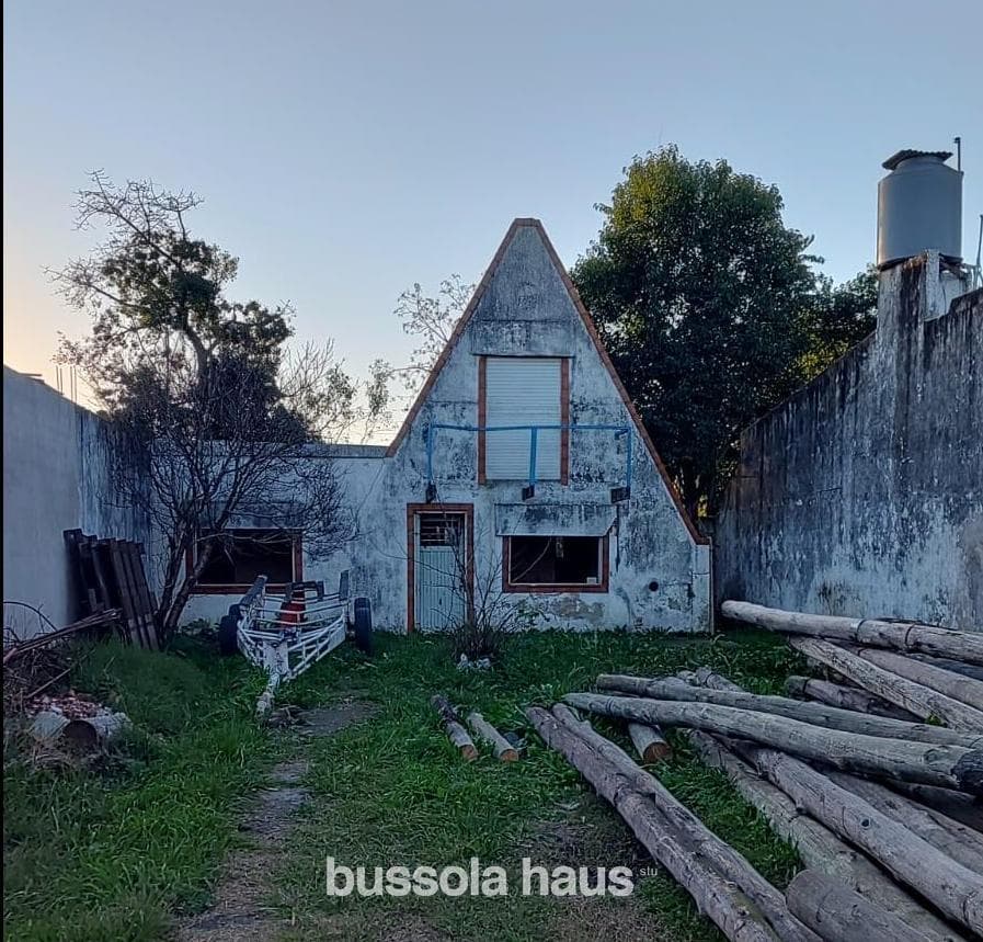 House for Sale in Need of Renovation in Escobar