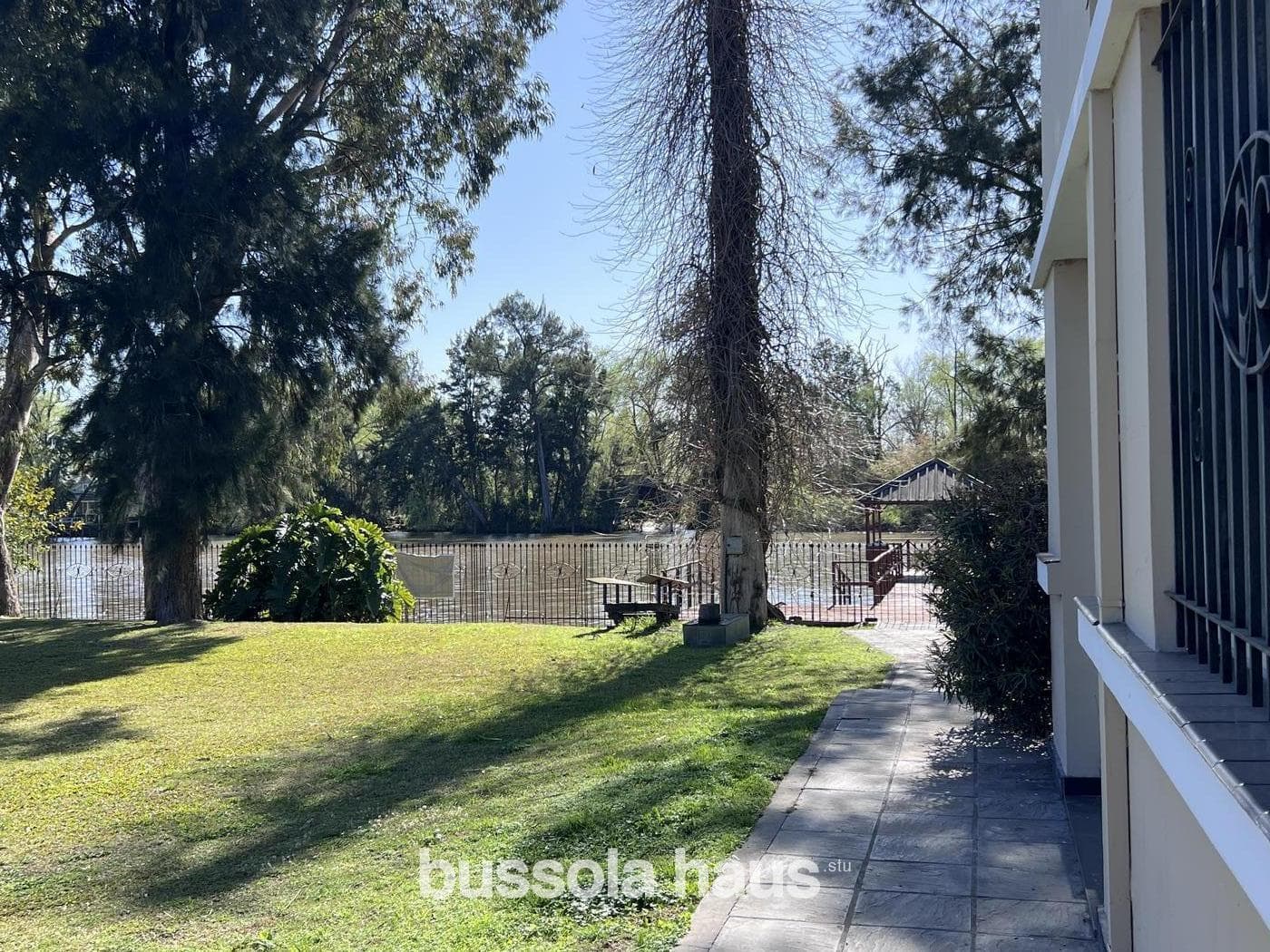 5-Bedroom House for Sale by the River in Dique Lujan