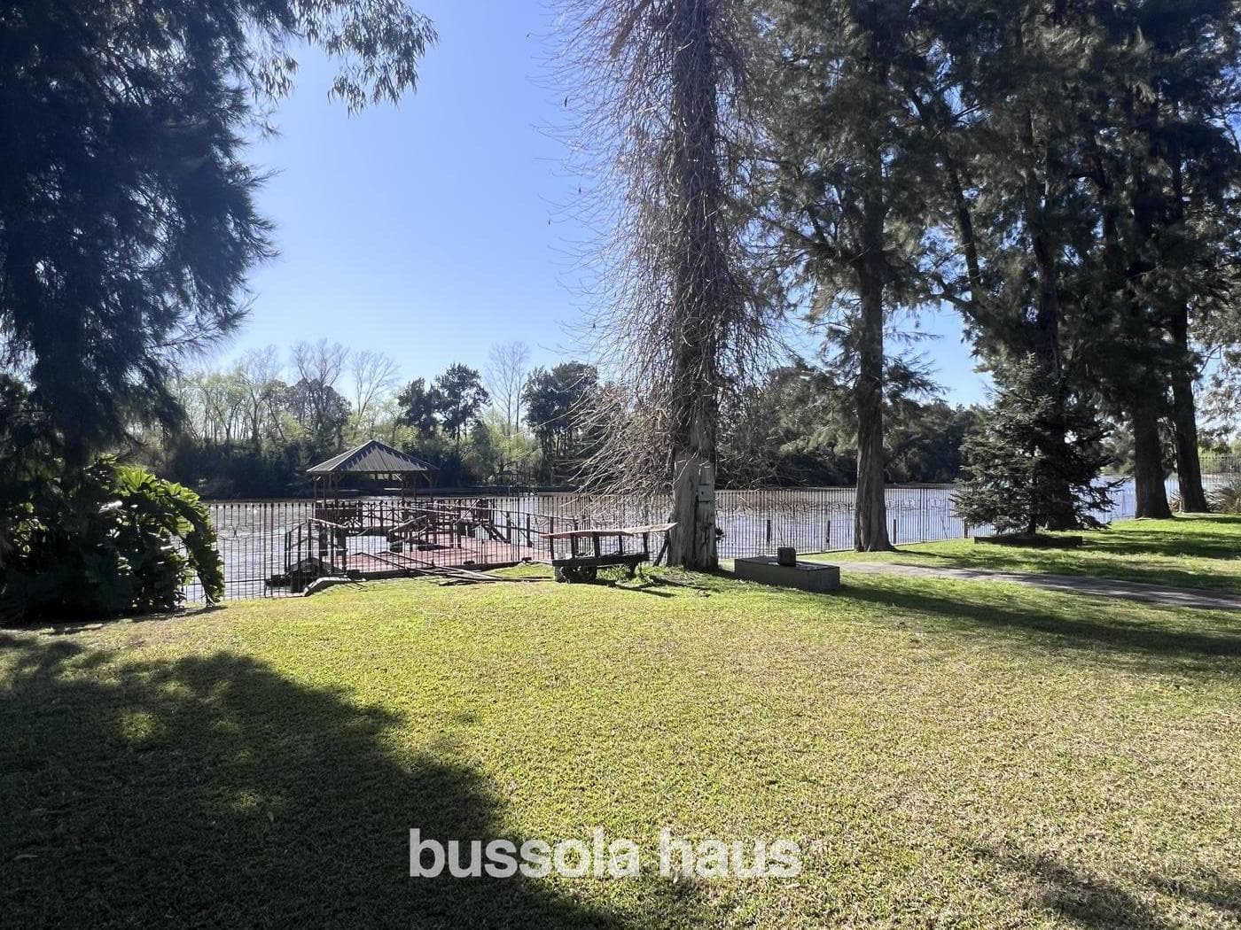 5-Bedroom House for Sale by the River in Dique Lujan