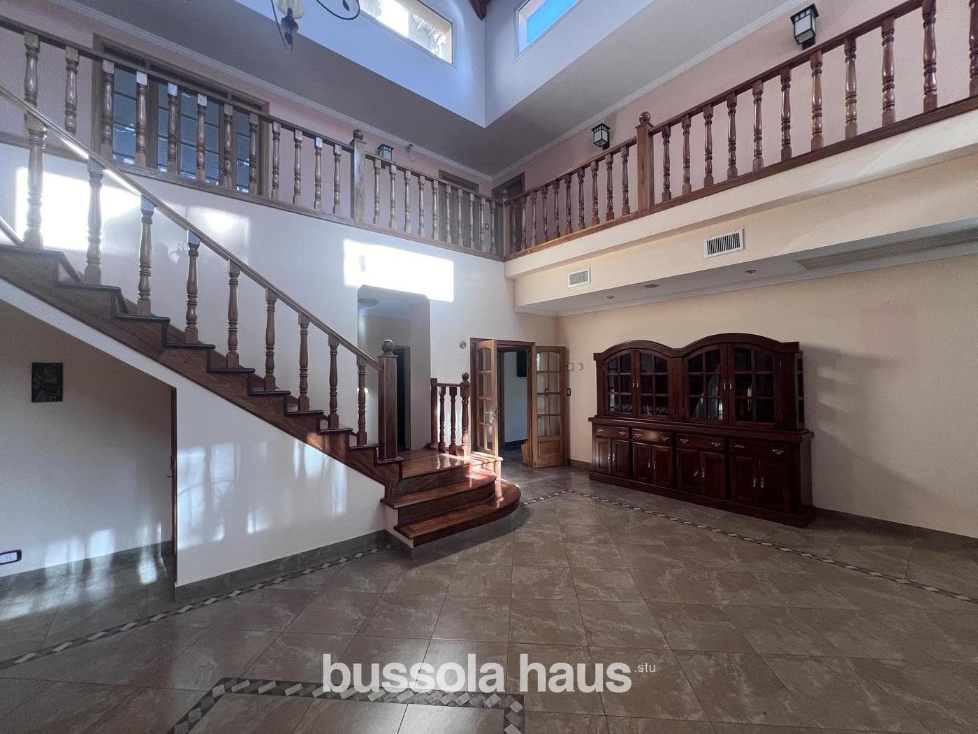 5-Bedroom House for Sale by the River in Dique Lujan
