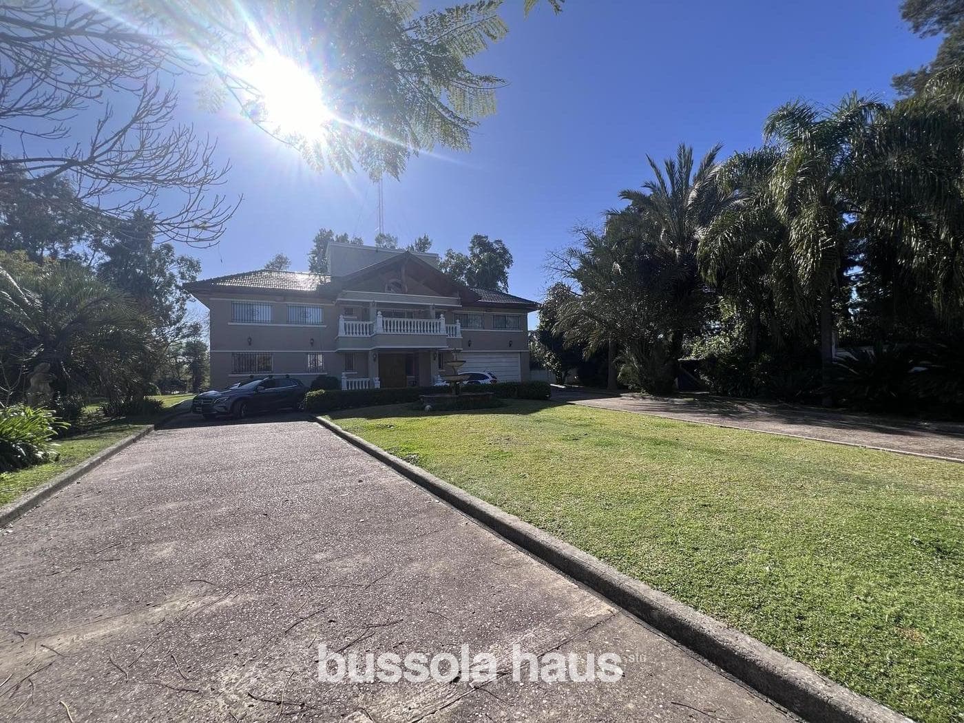 5-Bedroom House for Sale by the River in Dique Lujan