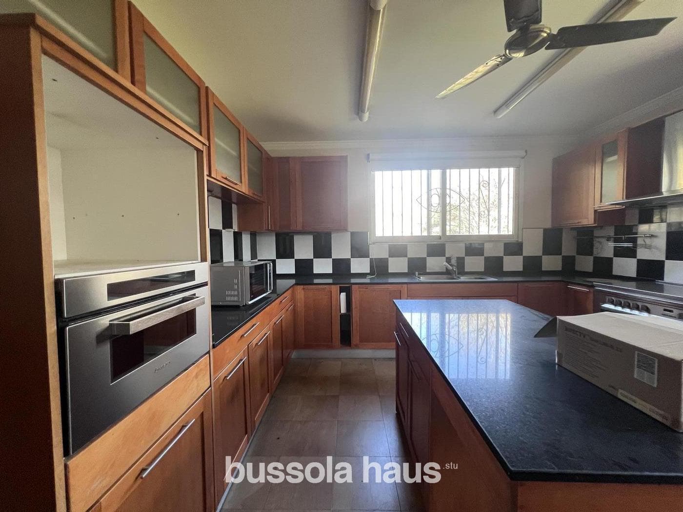 5-Bedroom House for Sale by the River in Dique Lujan