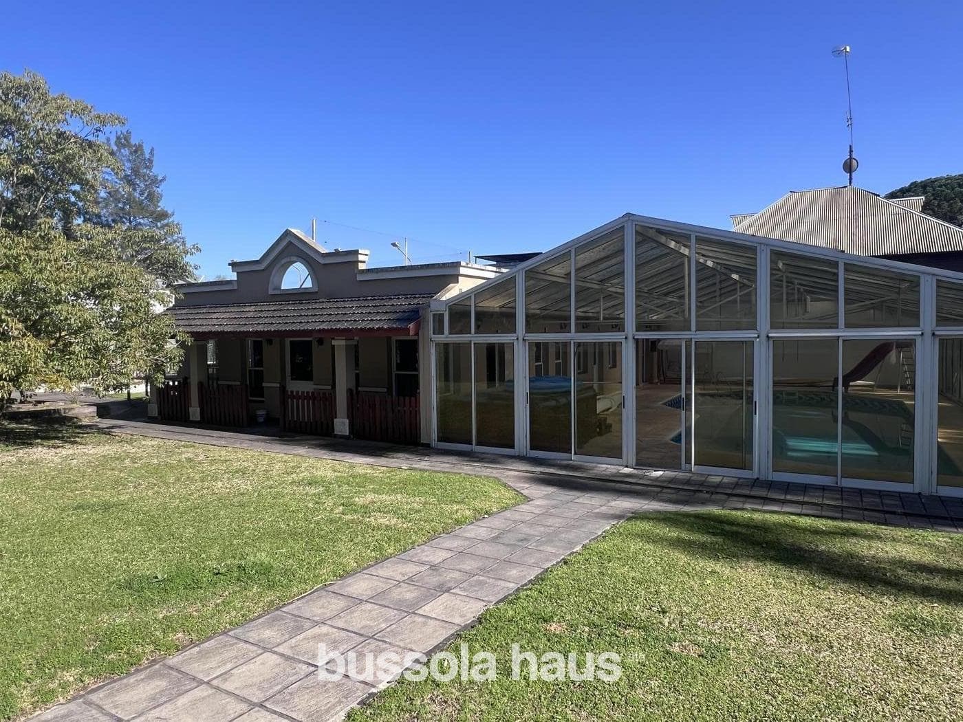 5-Bedroom House for Sale by the River in Dique Lujan