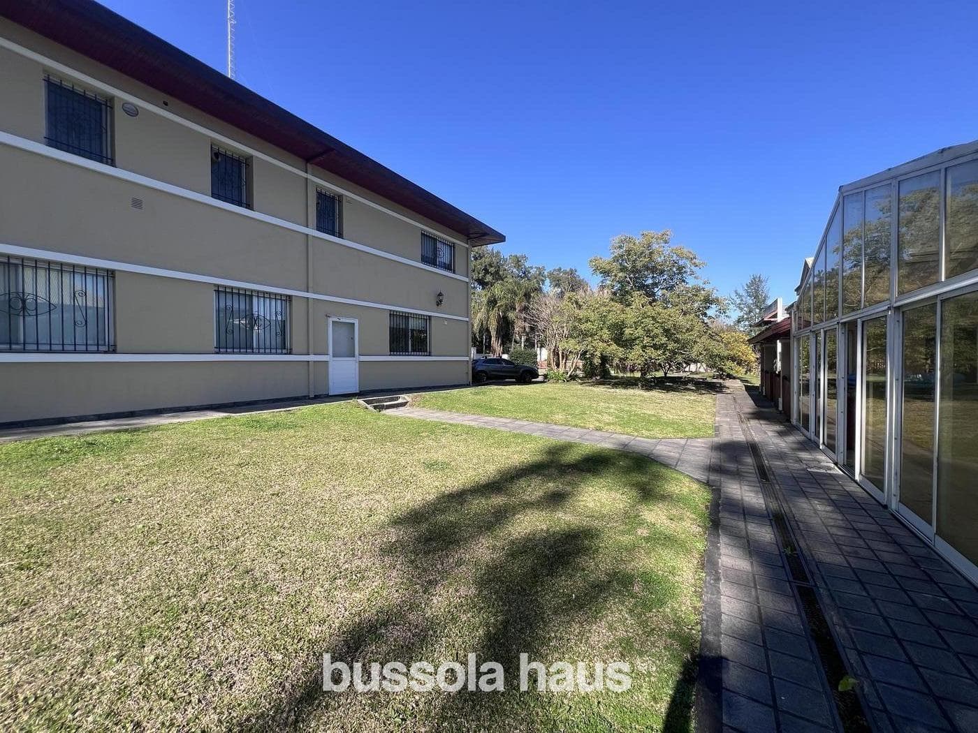 5-Bedroom House for Sale by the River in Dique Lujan