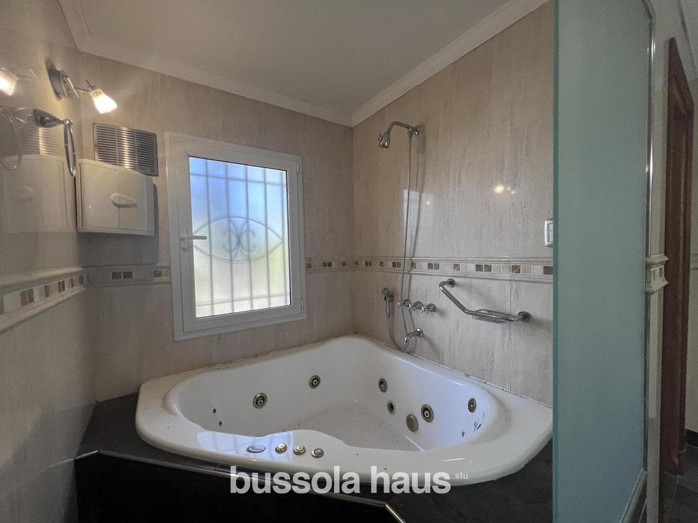 5-Bedroom House for Sale by the River in Dique Lujan