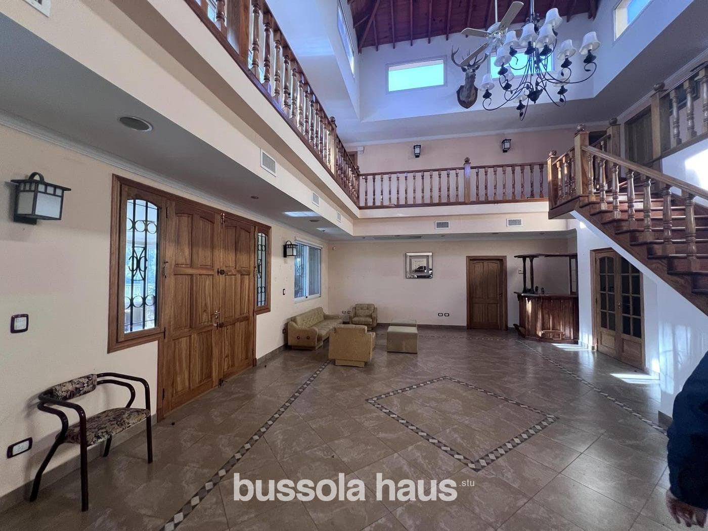 5-Bedroom House for Sale by the River in Dique Lujan