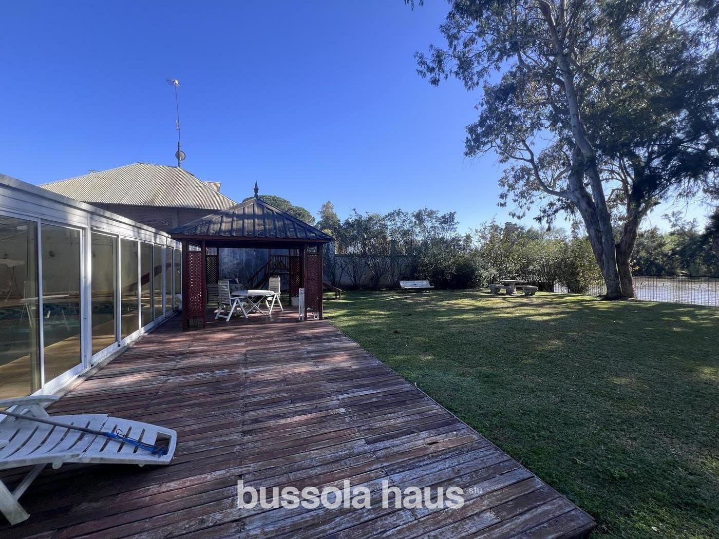 5-Bedroom House for Sale by the River in Dique Lujan