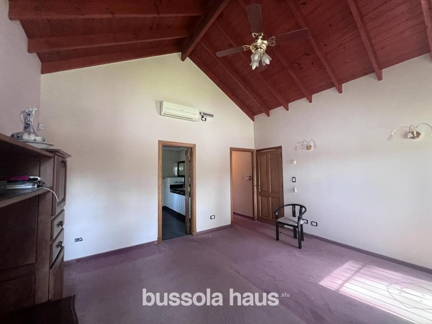5-Bedroom House for Sale by the River in Dique Lujan
