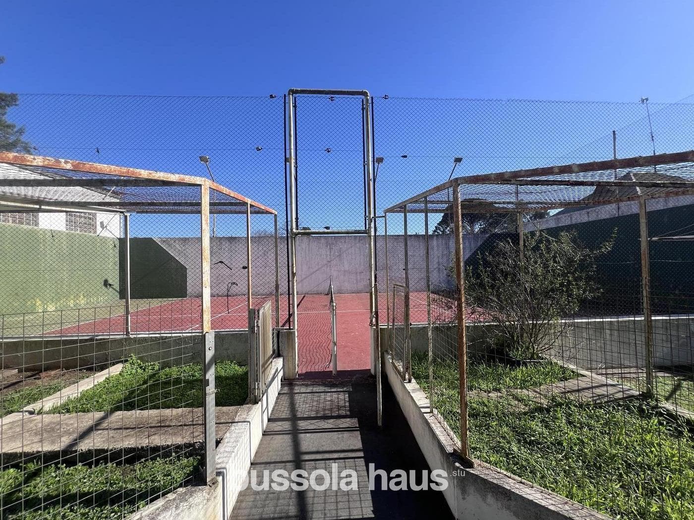 5-Bedroom House for Sale by the River in Dique Lujan