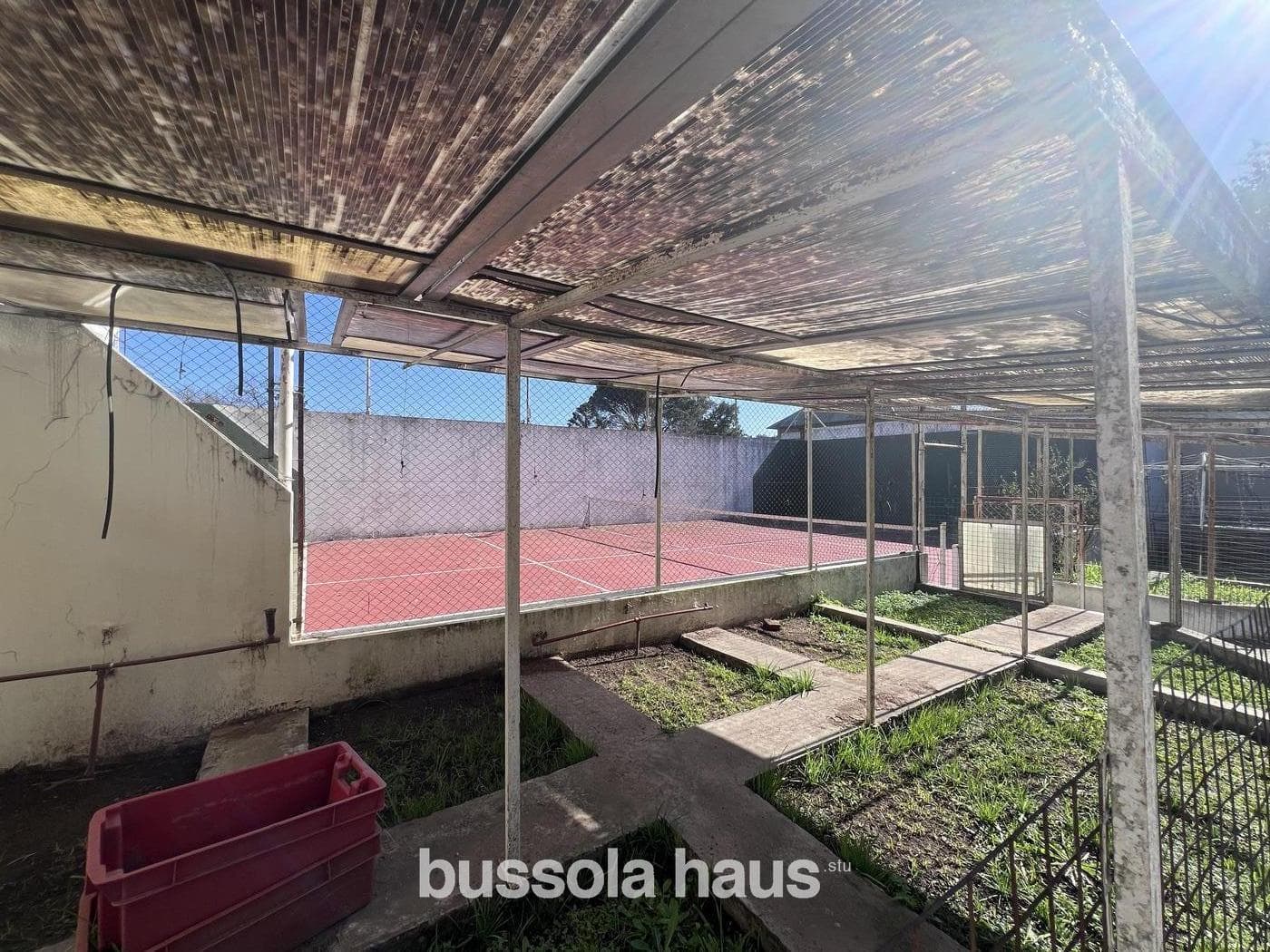 5-Bedroom House for Sale by the River in Dique Lujan