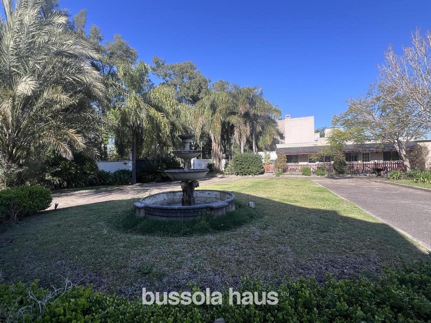 5-Bedroom House for Sale by the River in Dique Lujan