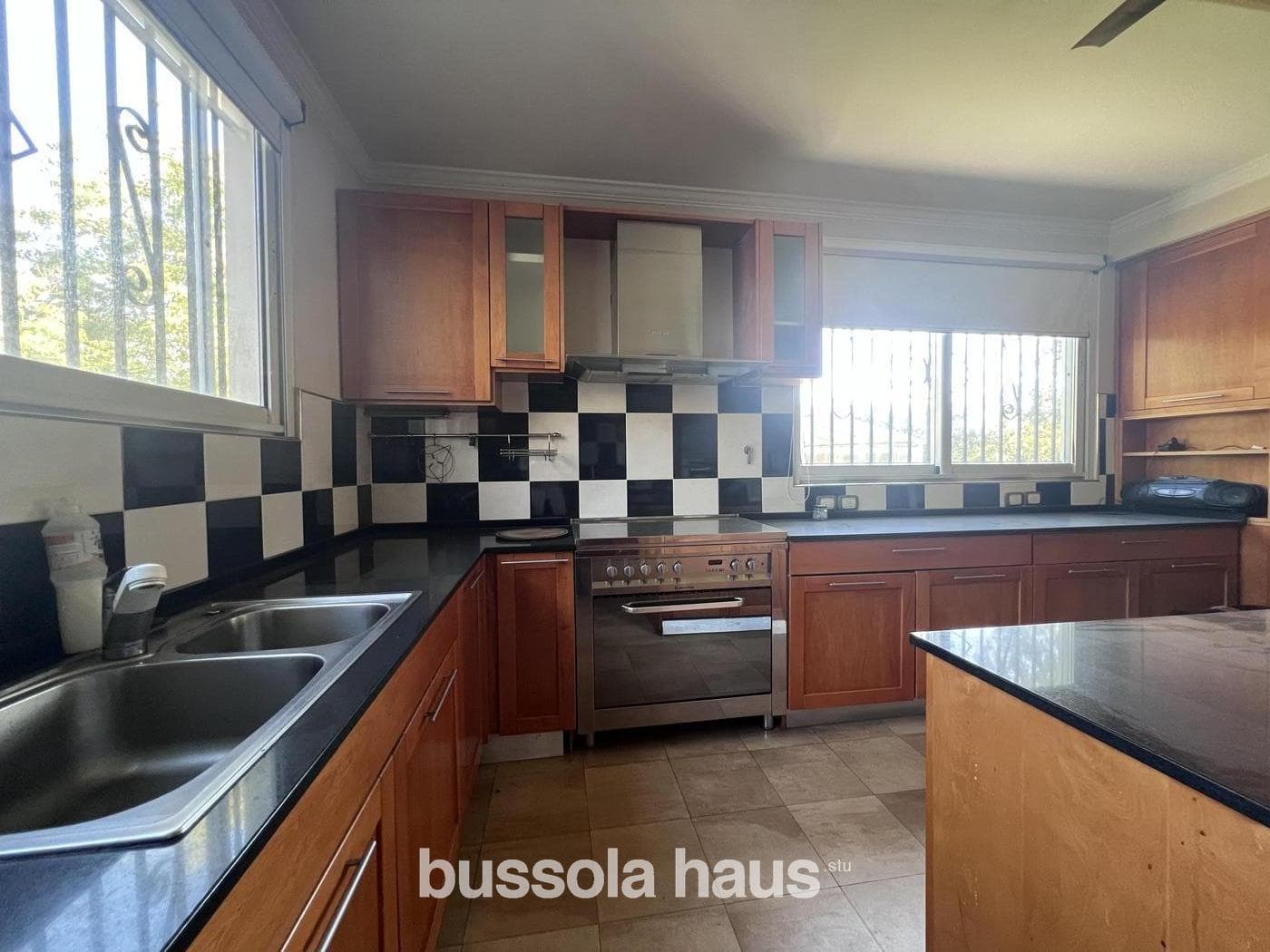 5-Bedroom House for Sale by the River in Dique Lujan