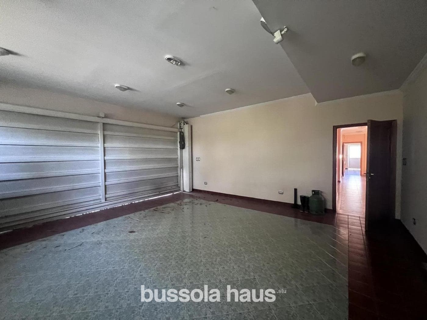 5-Bedroom House for Sale by the River in Dique Lujan