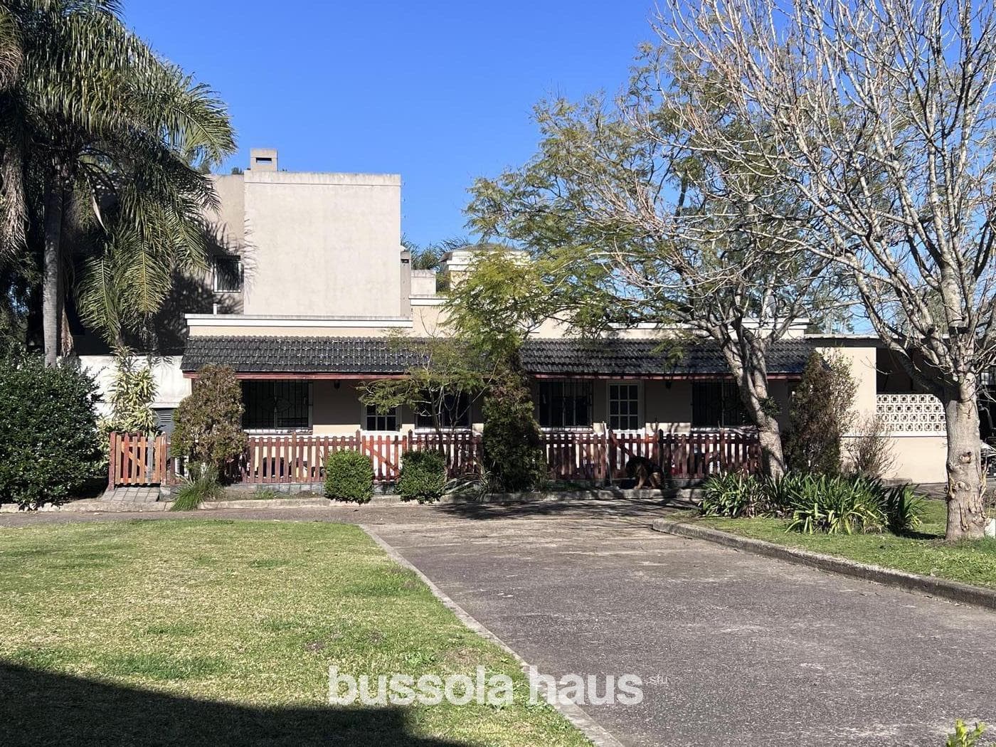 5-Bedroom House for Sale by the River in Dique Lujan