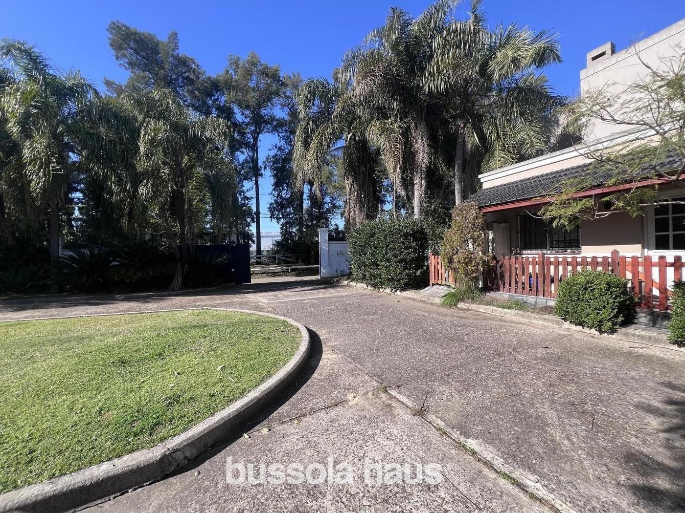 5-Bedroom House for Sale by the River in Dique Lujan