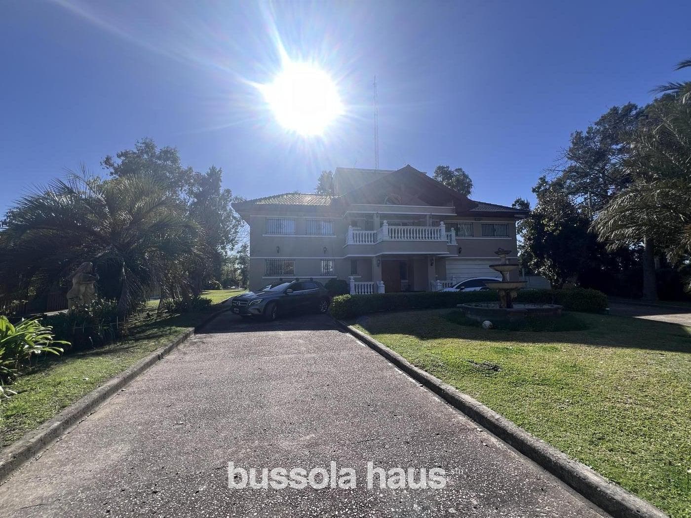 5-Bedroom House for Sale by the River in Dique Lujan