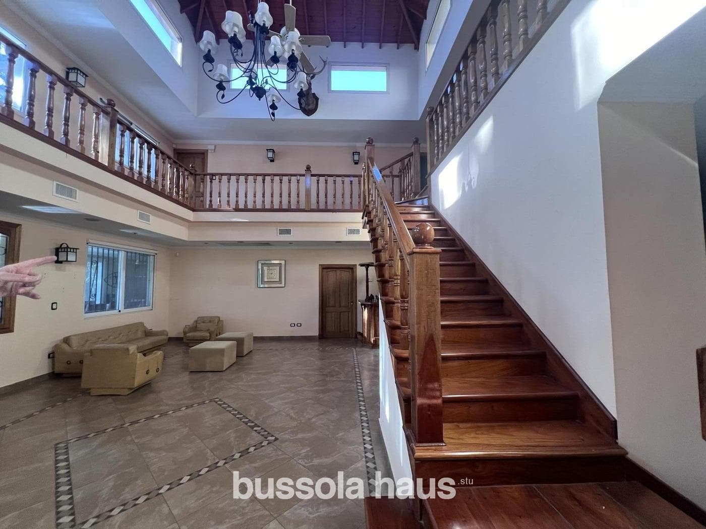 5-Bedroom House for Sale by the River in Dique Lujan