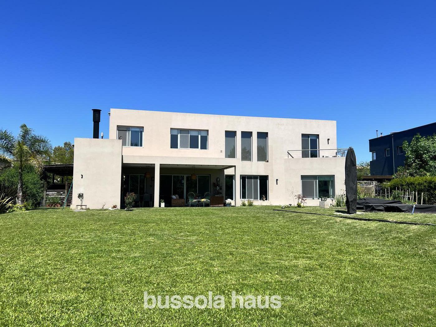 4-Bedroom Lakefront House for Sale in El Encuentro, Tigre