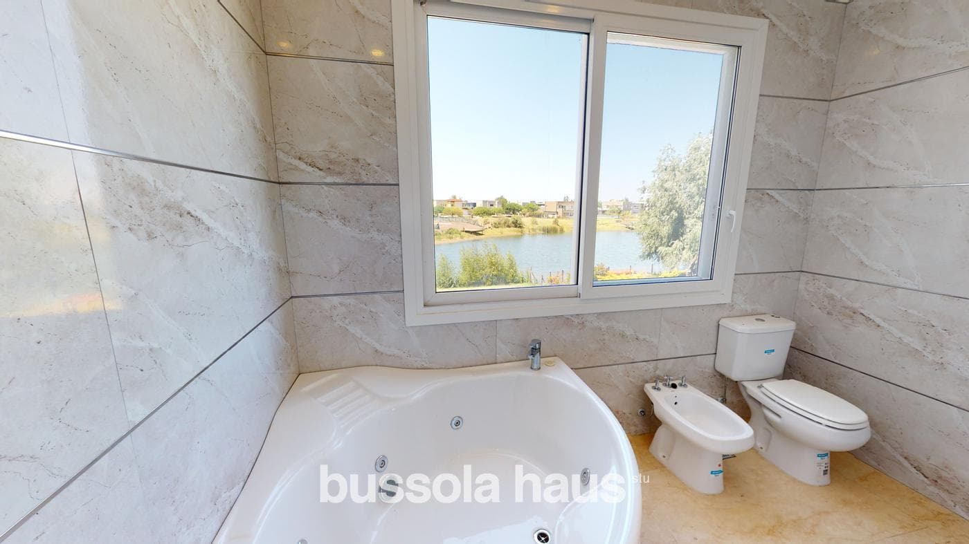 4-Bedroom House for Sale Overlooking the Lagoon in El Cantón, Escobar