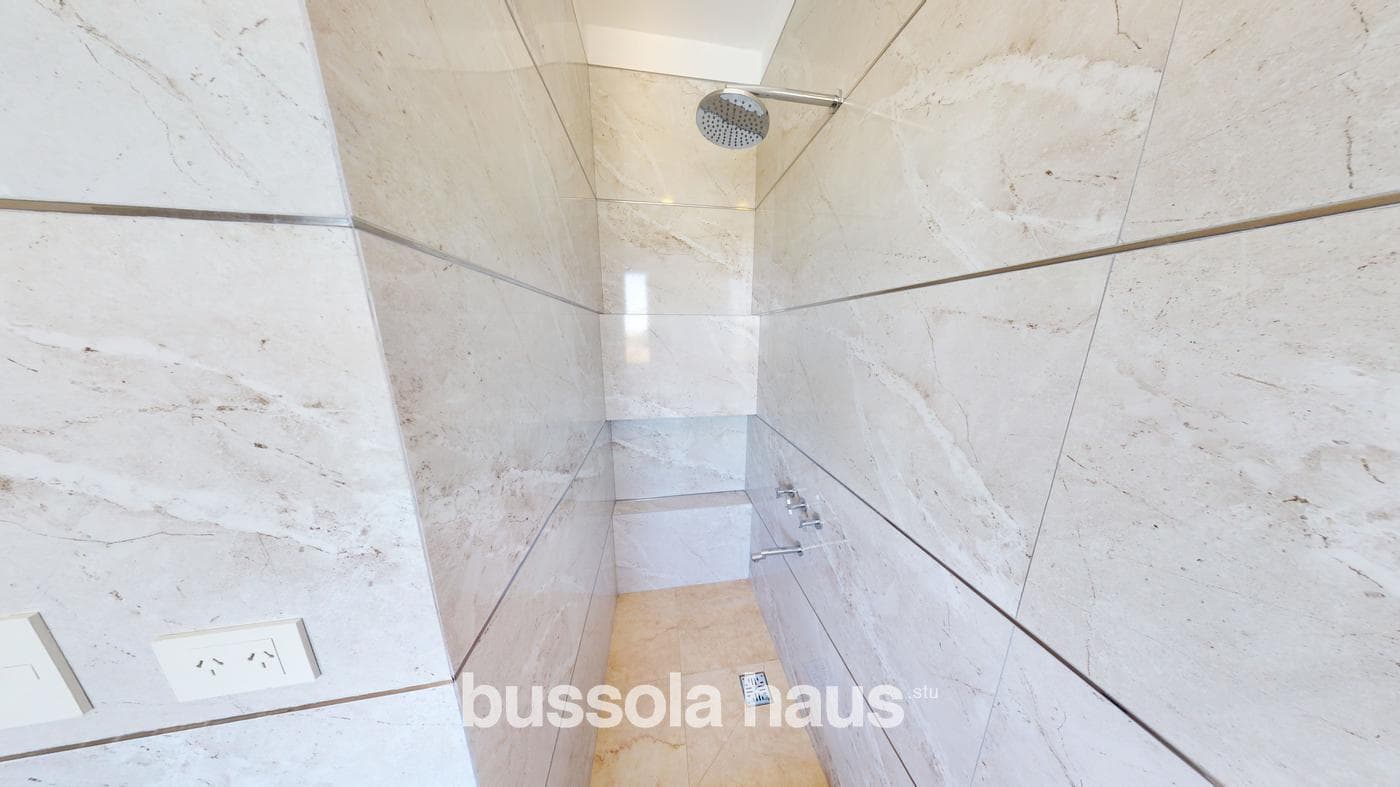 4-Bedroom House for Sale Overlooking the Lagoon in El Cantón, Escobar
