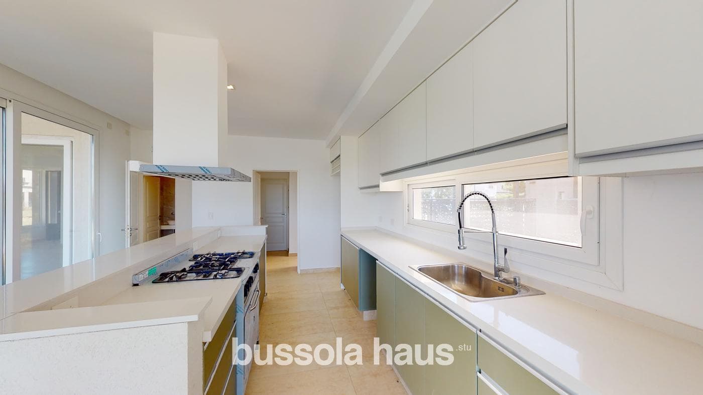 4-Bedroom House for Sale Overlooking the Lagoon in El Cantón, Escobar