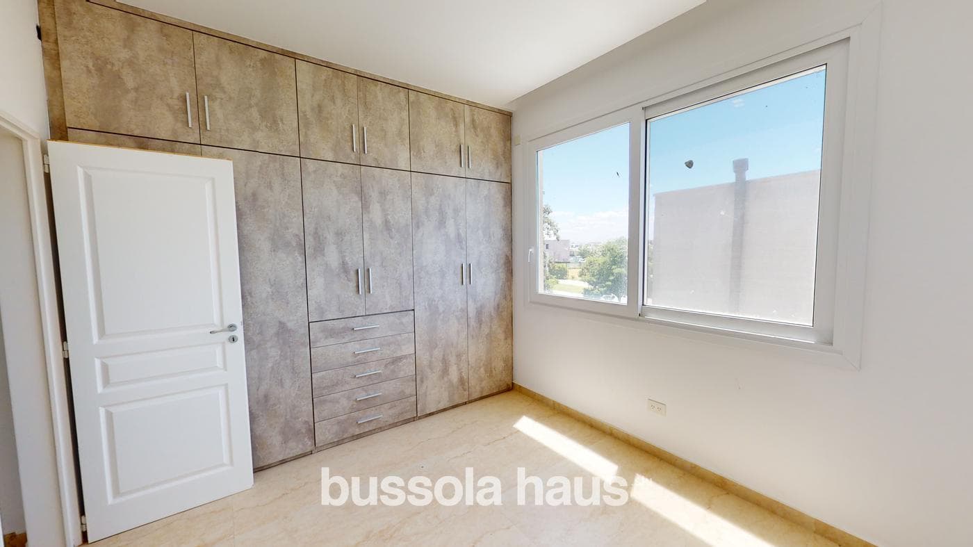 4-Bedroom House for Sale Overlooking the Lagoon in El Cantón, Escobar
