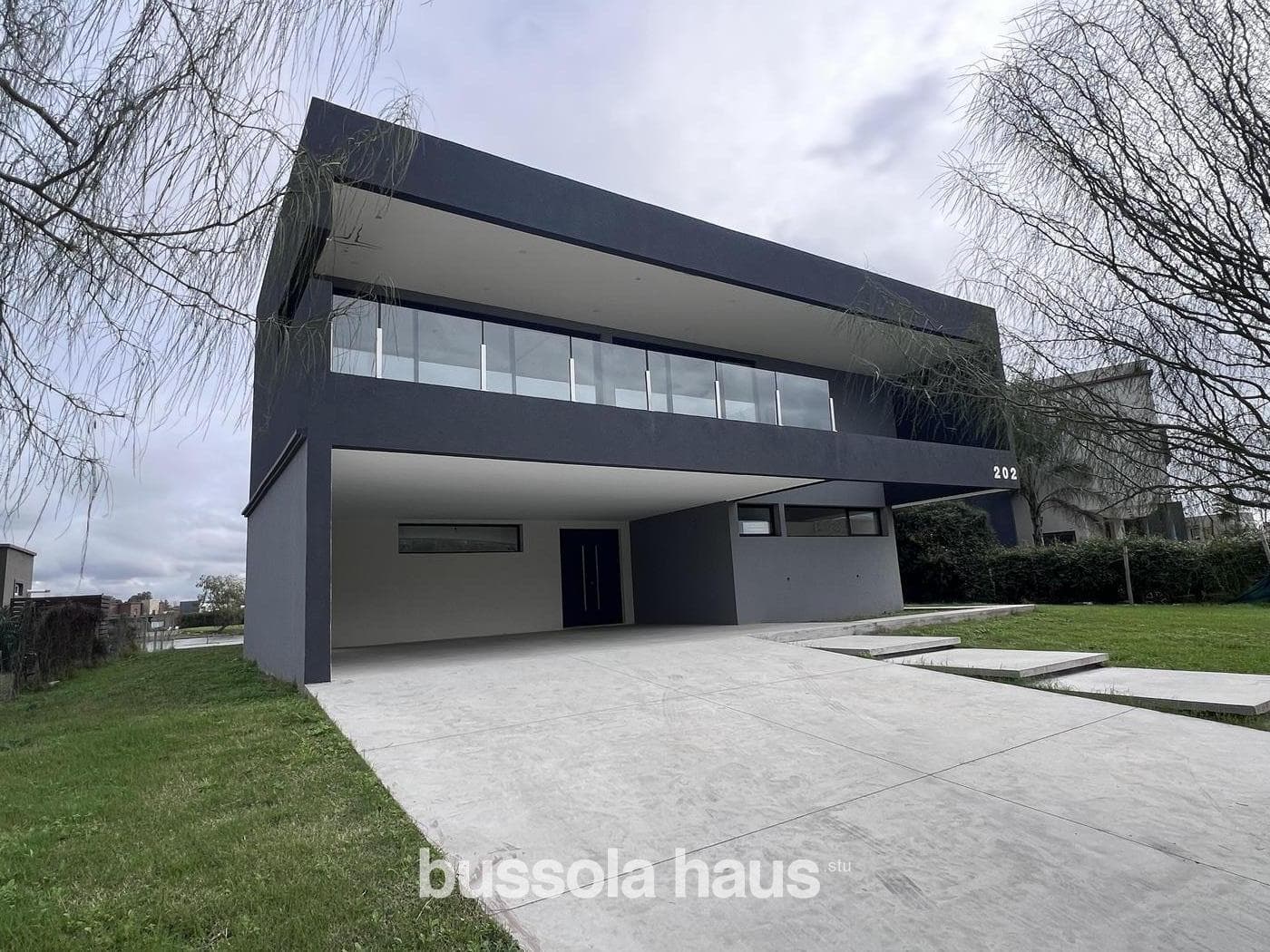4-Bedroom Lakefront House for Sale in El Cantón, Escobar