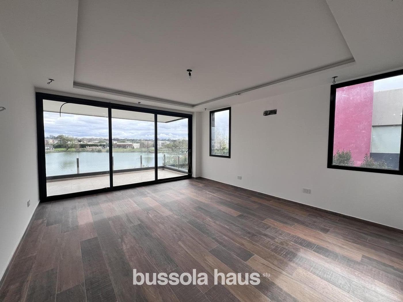 4-Bedroom Lakefront House for Sale in El Cantón, Escobar