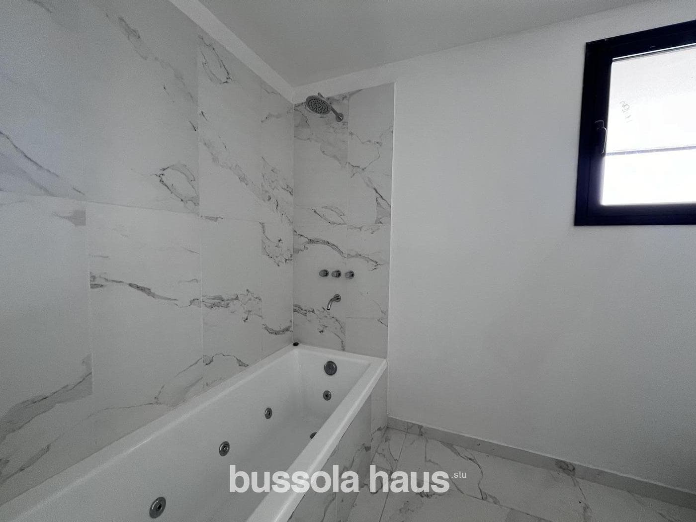 4-Bedroom Lakefront House for Sale in El Cantón, Escobar