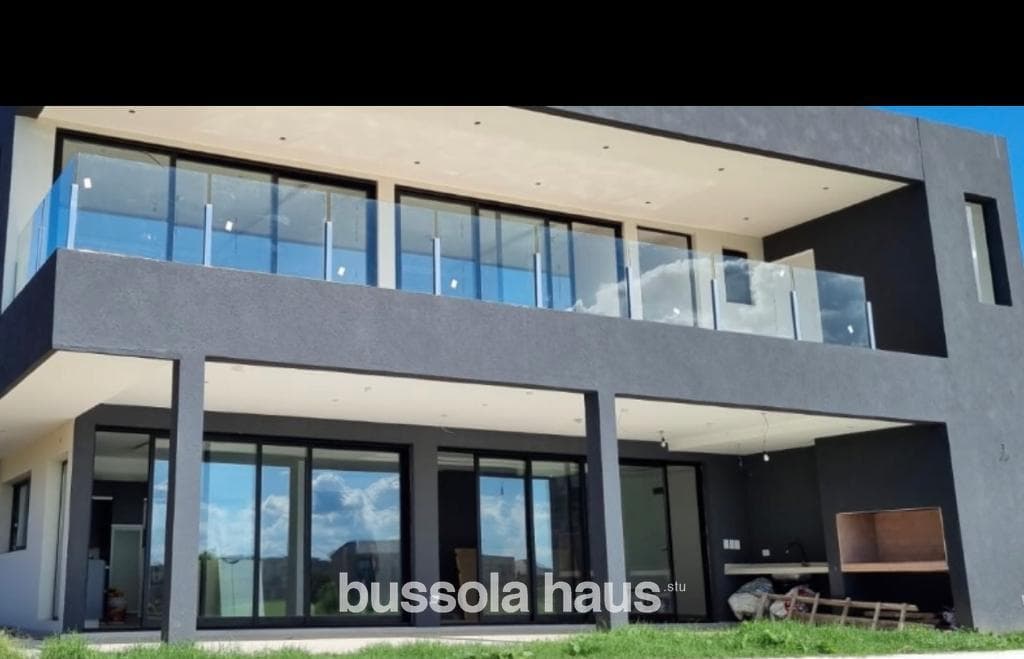 4-Bedroom Lakefront House for Sale in El Cantón, Escobar