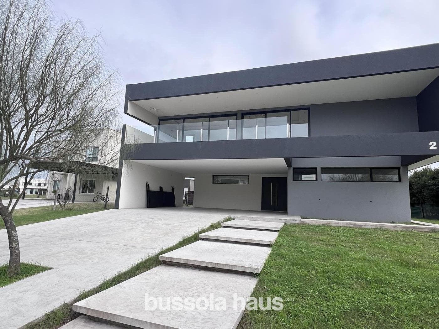 4-Bedroom Lakefront House for Sale in El Cantón, Escobar
