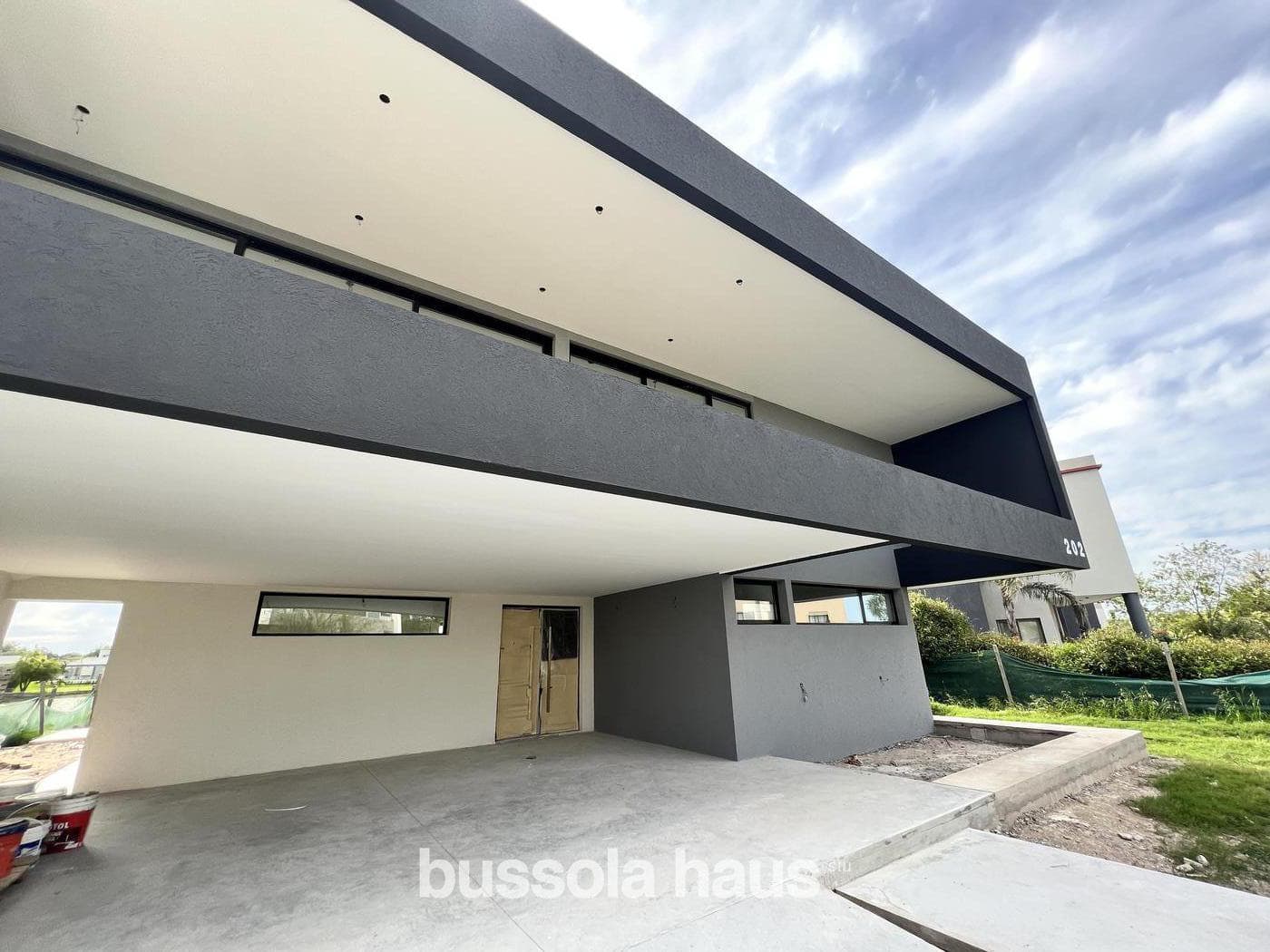 4-Bedroom Lakefront House for Sale in El Cantón, Escobar