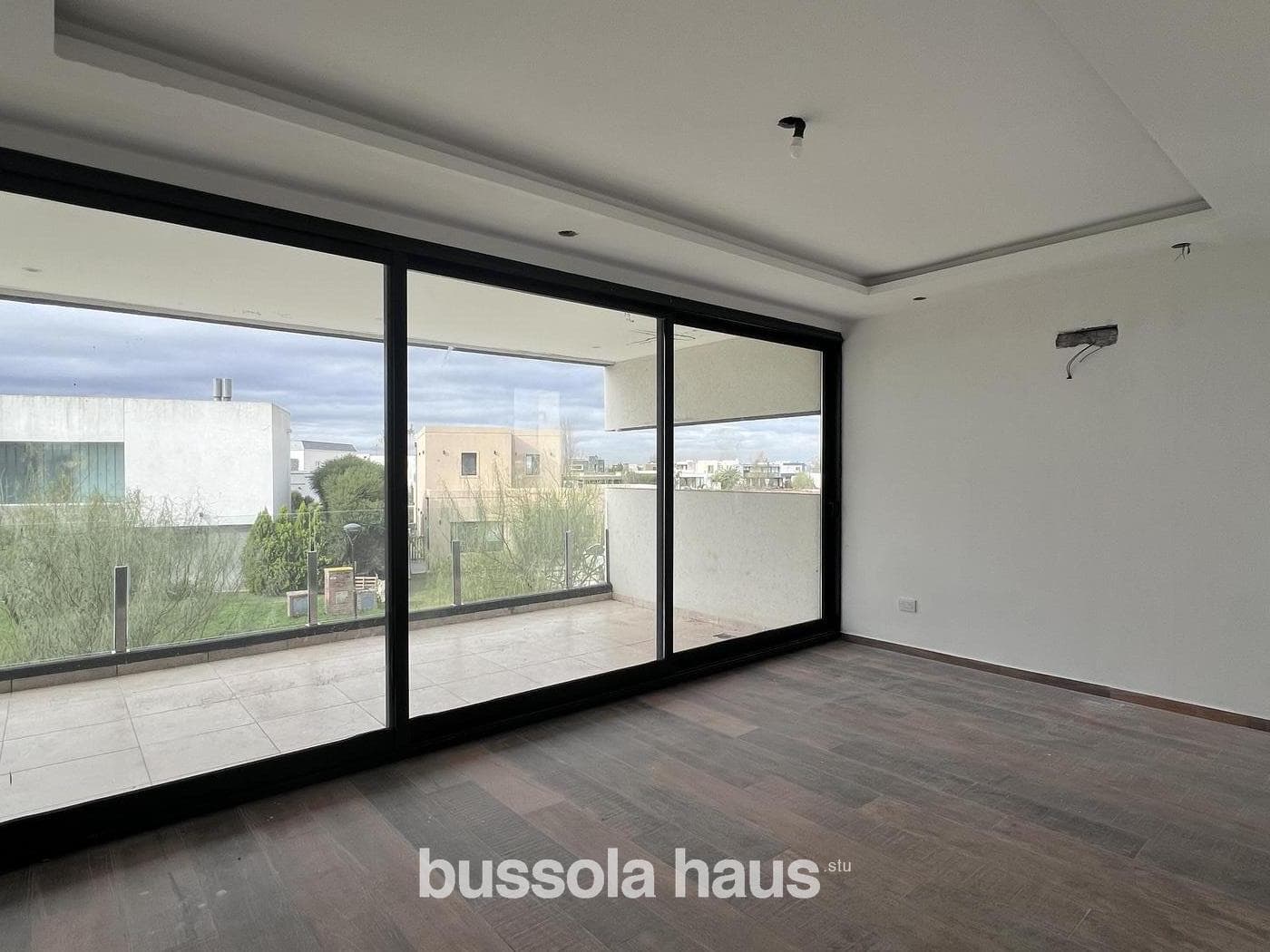 4-Bedroom Lakefront House for Sale in El Cantón, Escobar