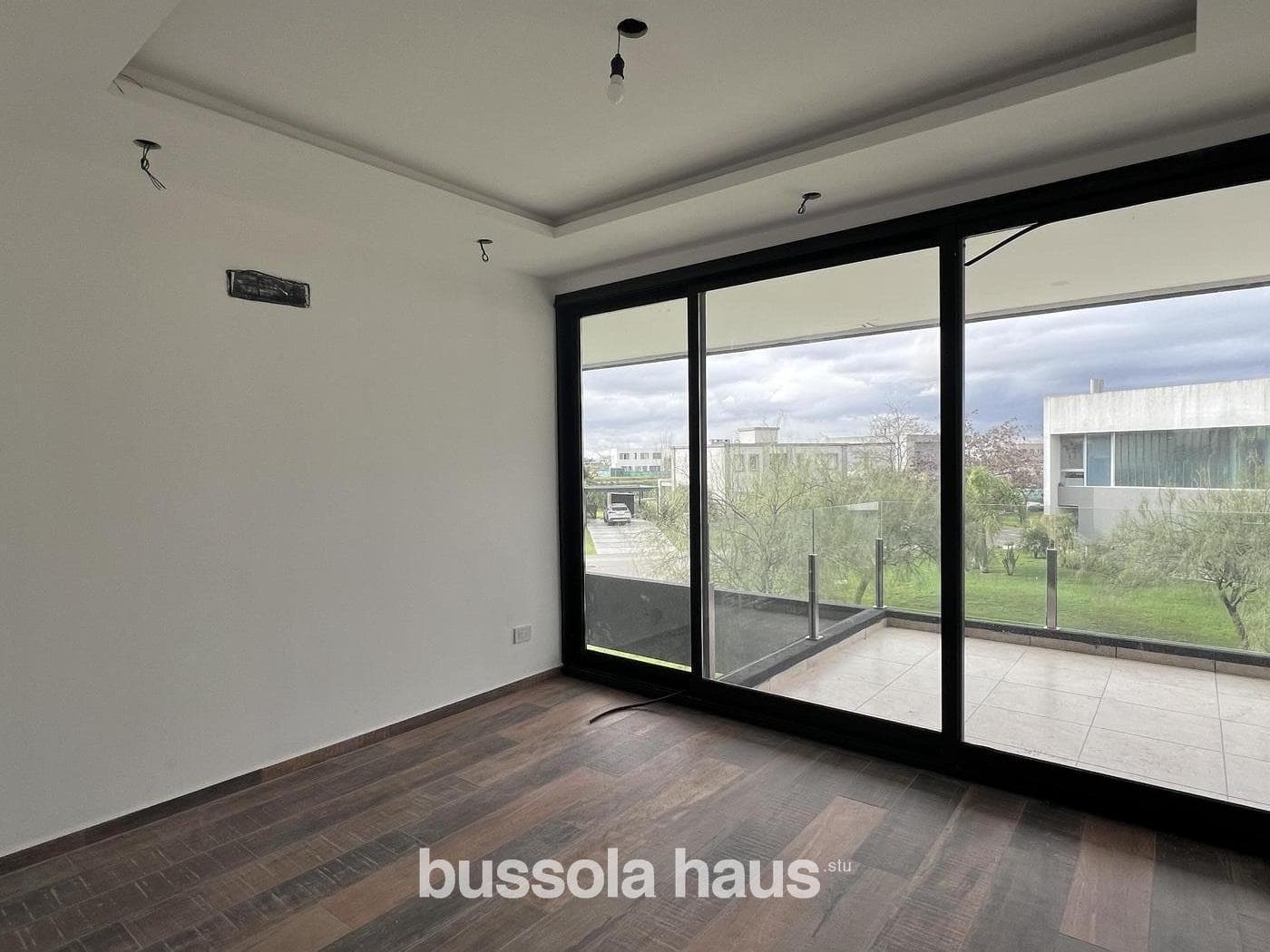4-Bedroom Lakefront House for Sale in El Cantón, Escobar