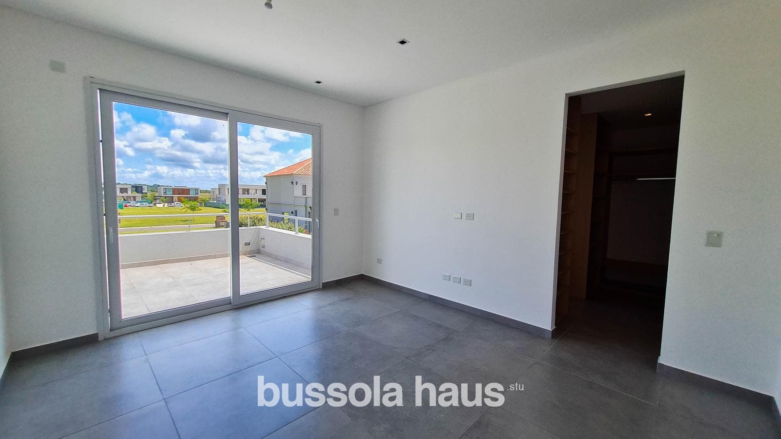7-room house for rent with a pool in Riberas Puertos Escobar