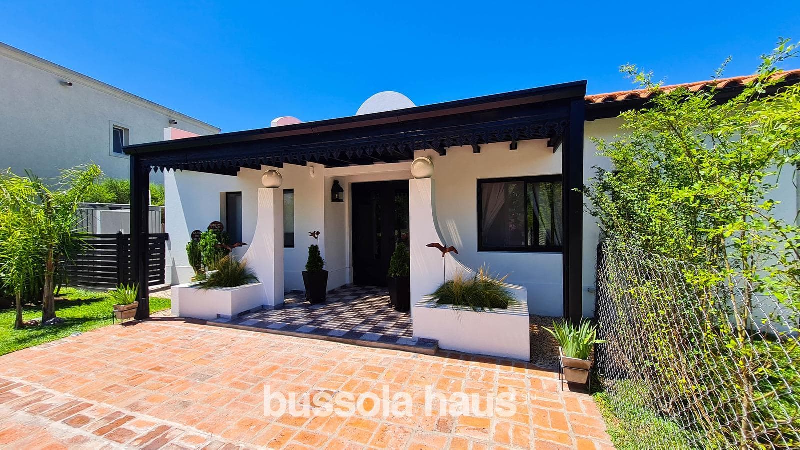 5-room single-story house for sale with a pool in Cantón Escobar