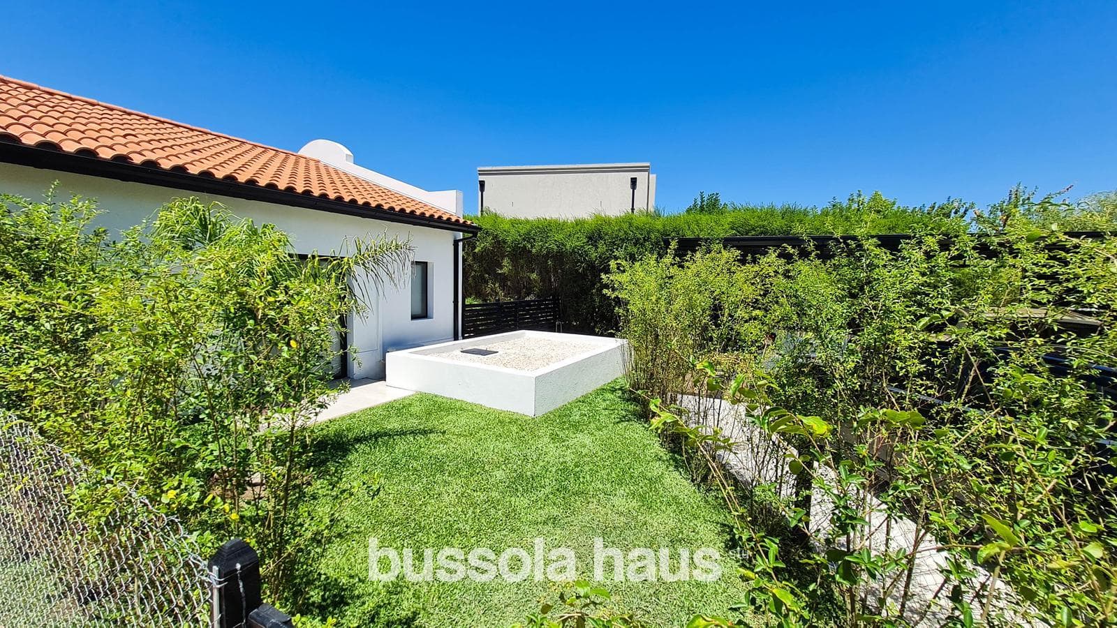 5-room single-story house for sale with a pool in Cantón Escobar
