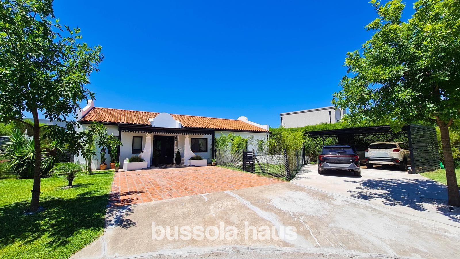 5-room single-story house for sale with a pool in Cantón Escobar