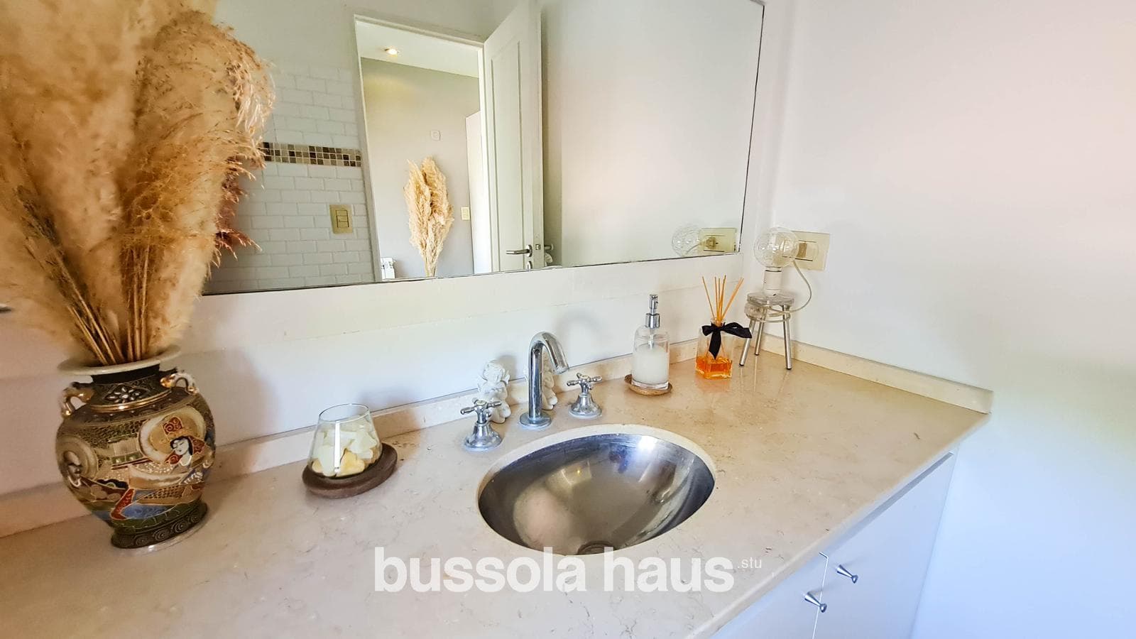5-room single-story house for sale with a pool in Cantón Escobar