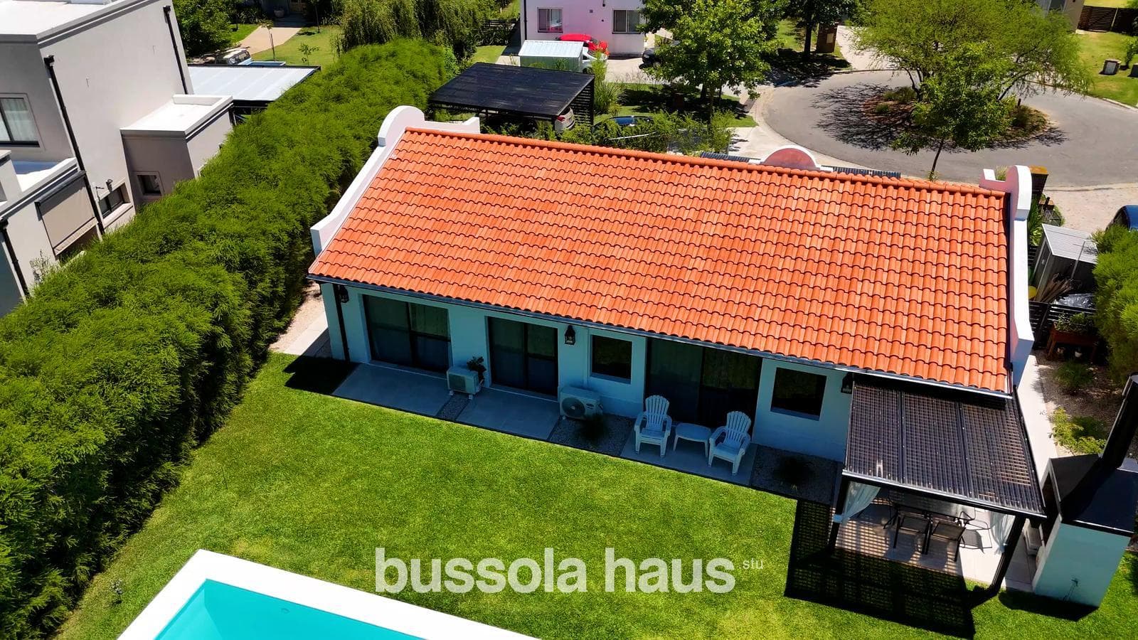 5-room single-story house for sale with a pool in Cantón Escobar