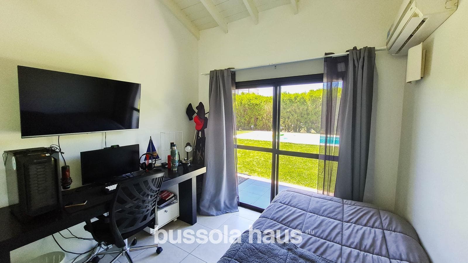 5-room single-story house for sale with a pool in Cantón Escobar