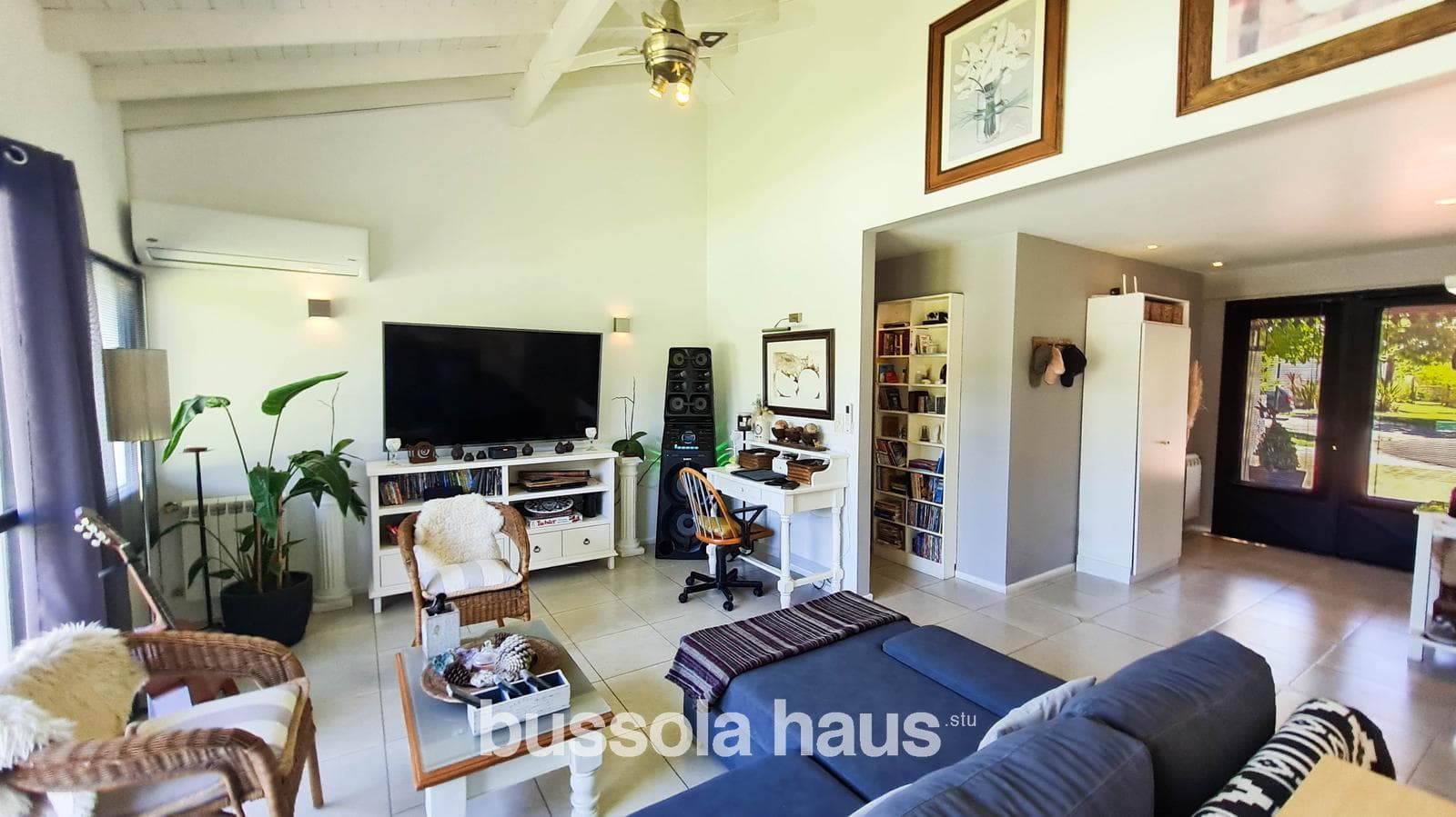 5-room single-story house for sale with a pool in Cantón Escobar