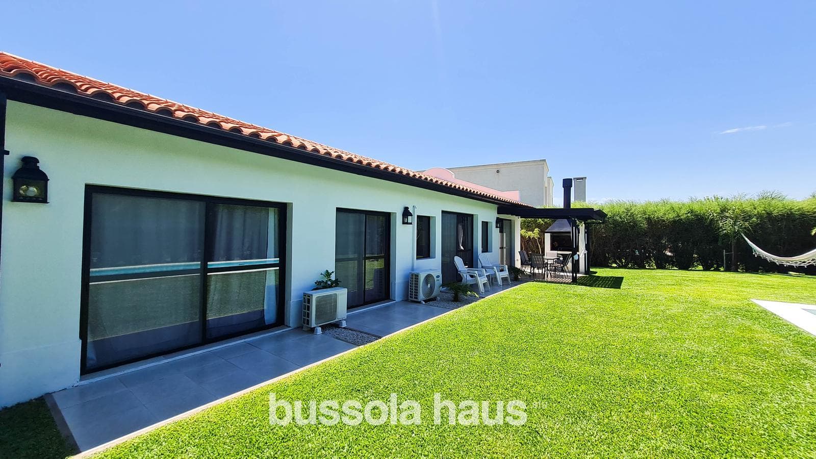 5-room single-story house for sale with a pool in Cantón Escobar
