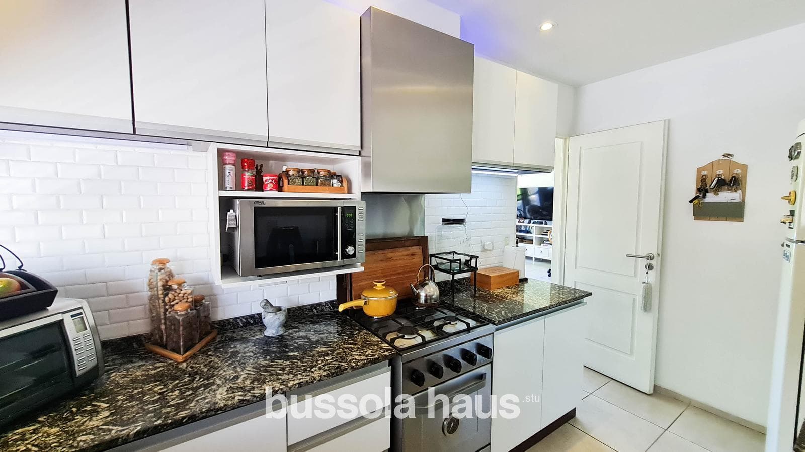 5-room single-story house for sale with a pool in Cantón Escobar