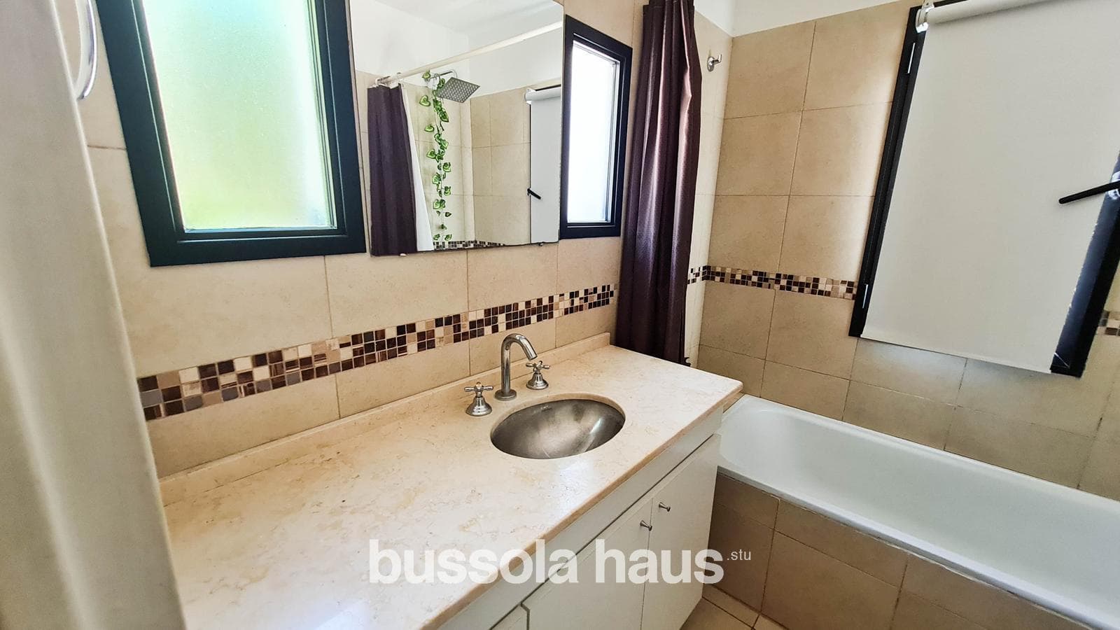 5-room single-story house for sale with a pool in Cantón Escobar