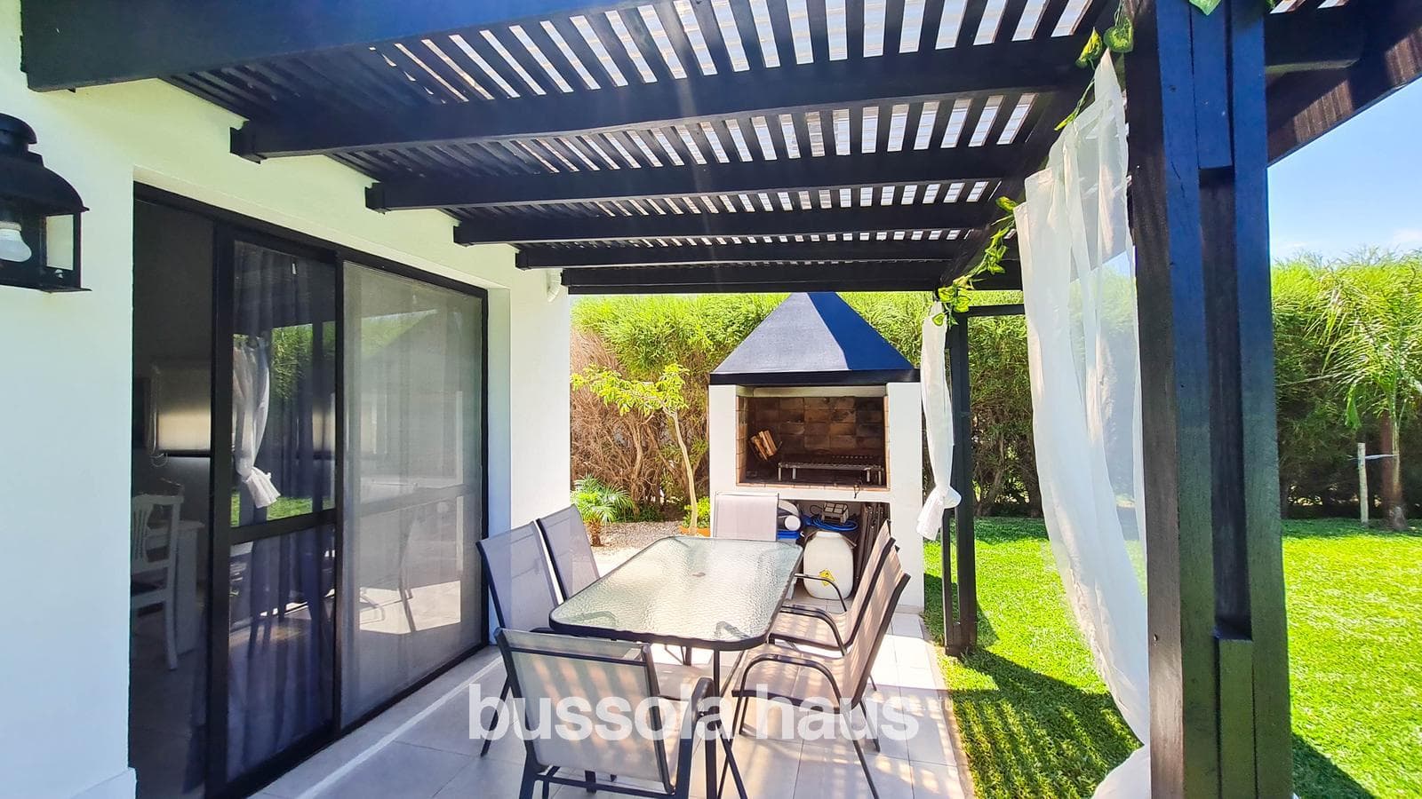 5-room single-story house for sale with a pool in Cantón Escobar