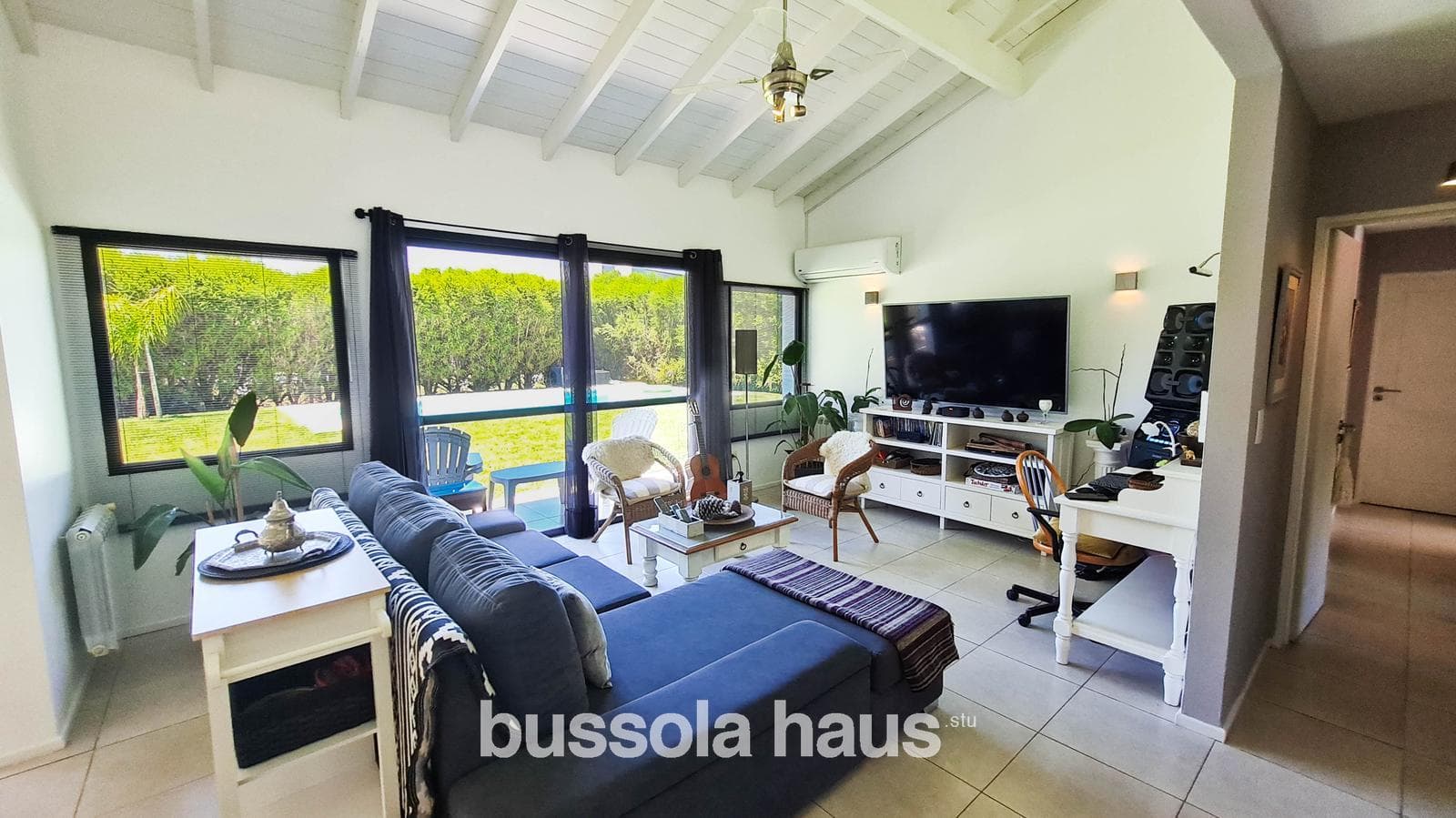 5-room single-story house for sale with a pool in Cantón Escobar