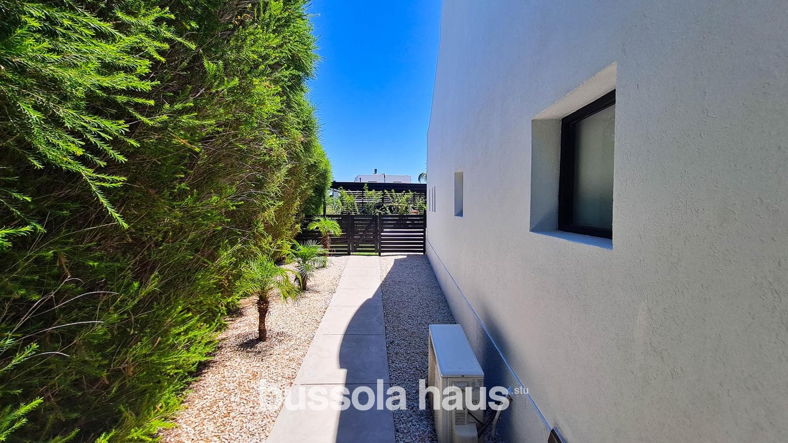5-room single-story house for sale with a pool in Cantón Escobar